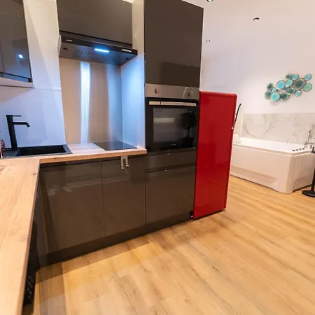 Апартаменты Riviera Bliss *